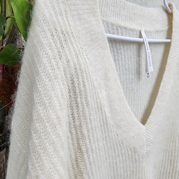 The Group Babaton by Aritzia Women's Alpaca Wool Mix V- Neck Sweater. Size XS - Picture 12 of 13